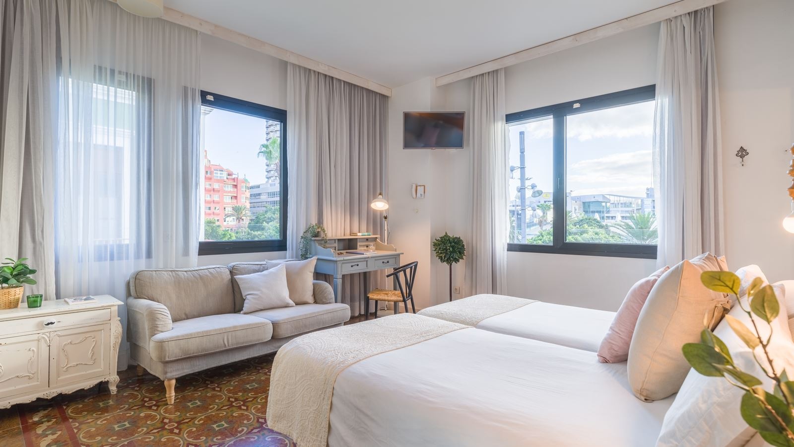 rooms-superior-room-with-views