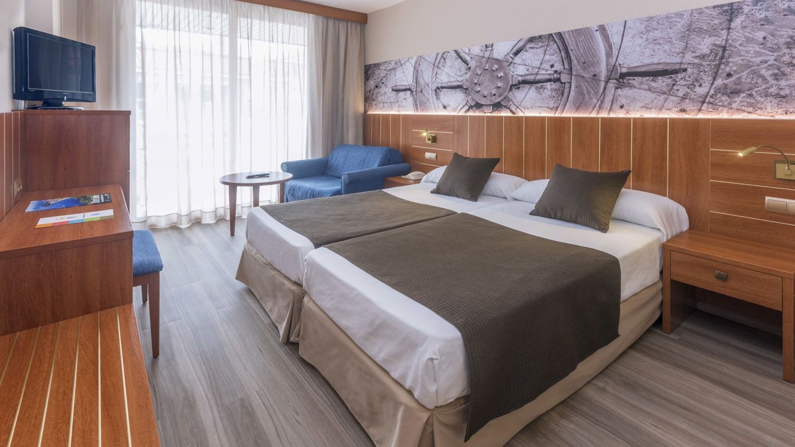 rooms-standard-pool-view-room