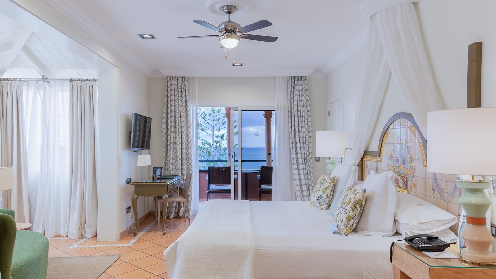 rooms-junior-suite-garden-view-with-balcony-or-terrace