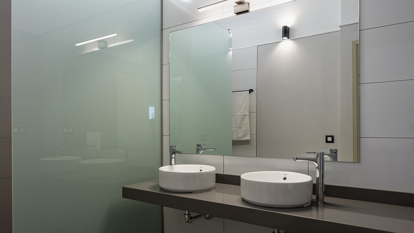 rooms-two-bedroom-apartment-with-balcony-and-terrace