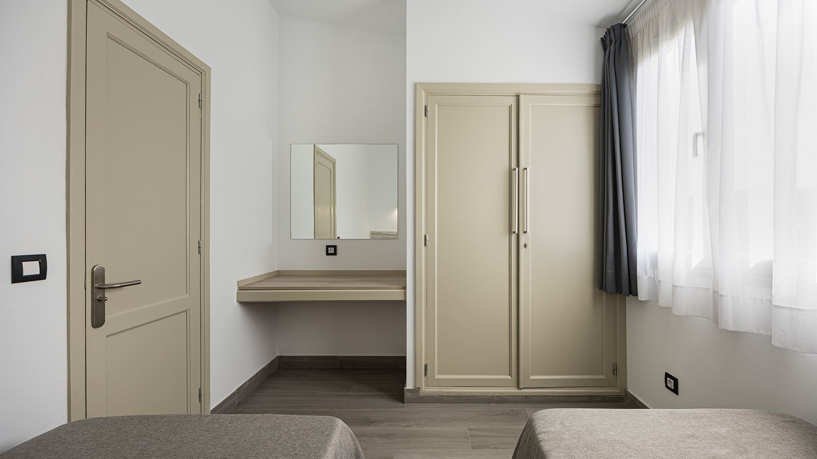 rooms-two-bedroom-apartment-with-balcony-and-terrace