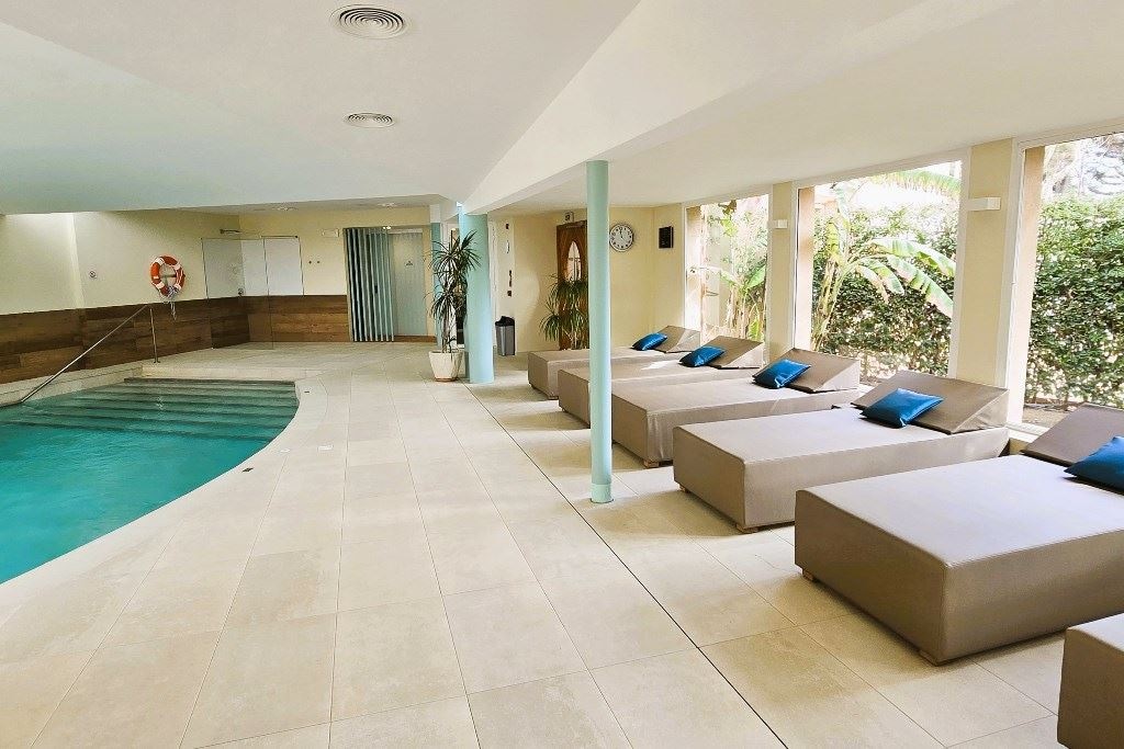 pools-outdoor--indoor-pool