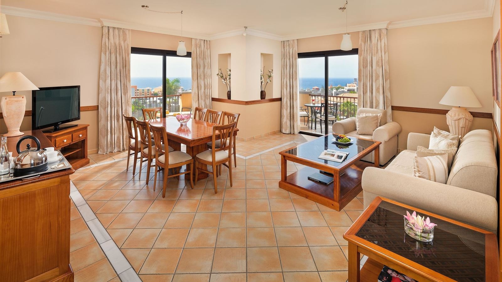 rooms-royal-suite-balcony