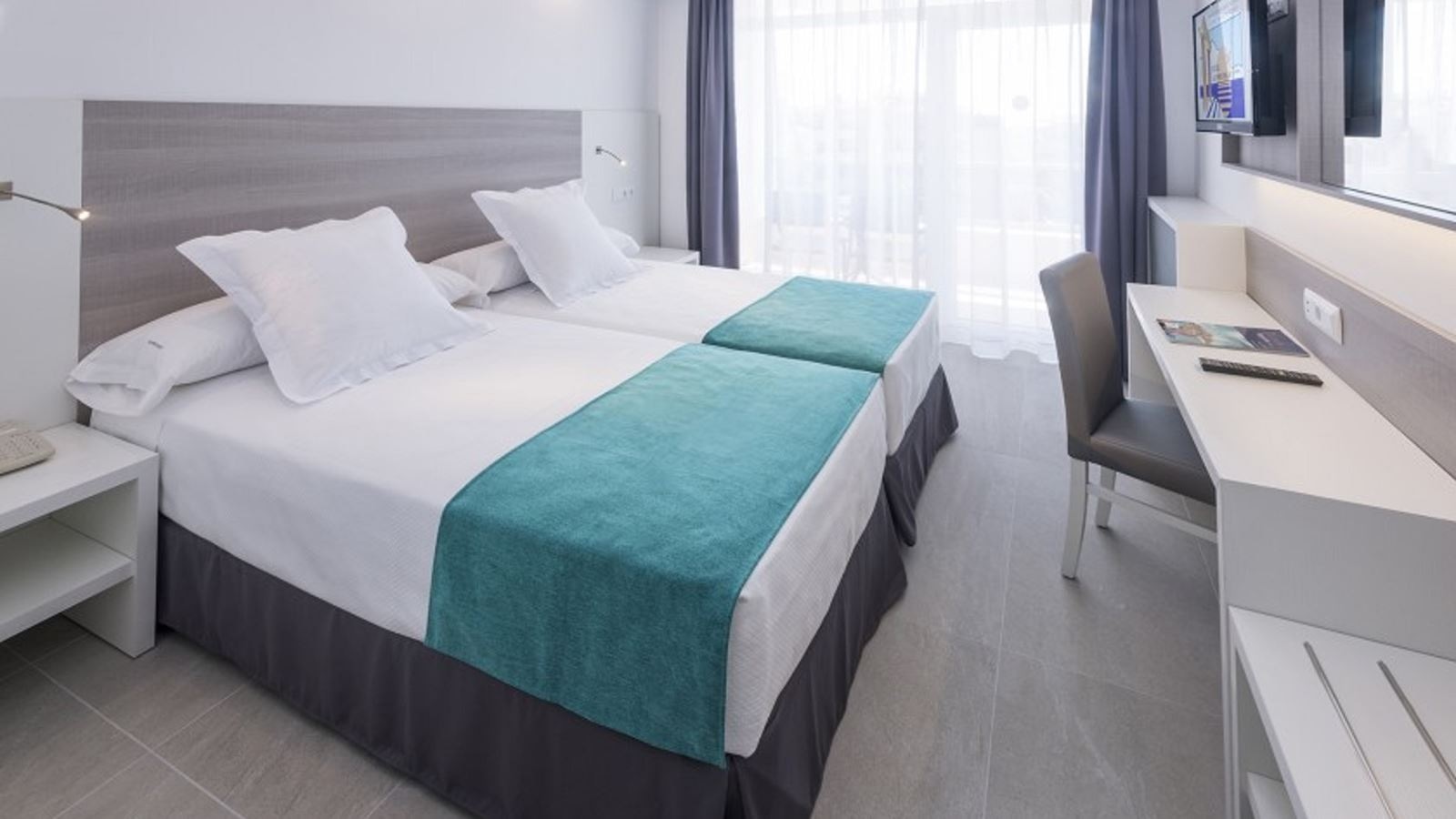 rooms-double-standard-room-balcony-or-terrace