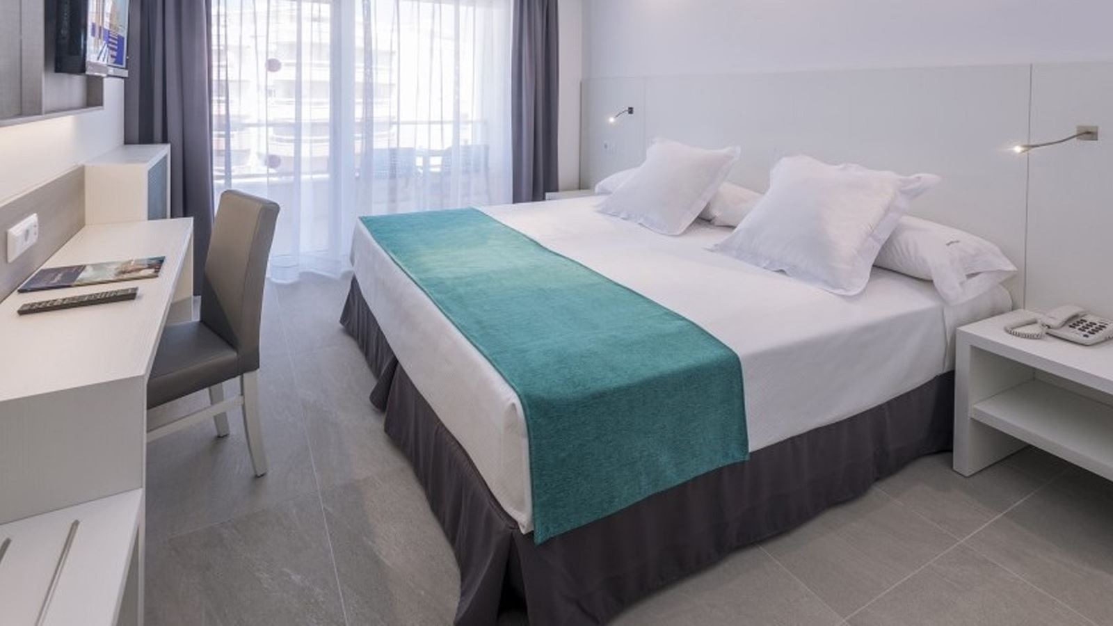 rooms-double-standard-room-poolview-balcony-or-terrace