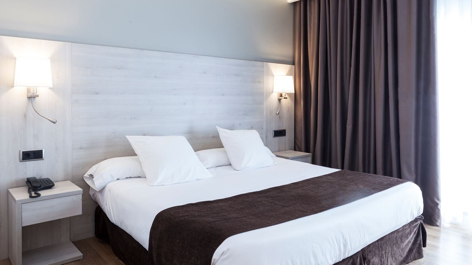 rooms-double-standard-pool-view