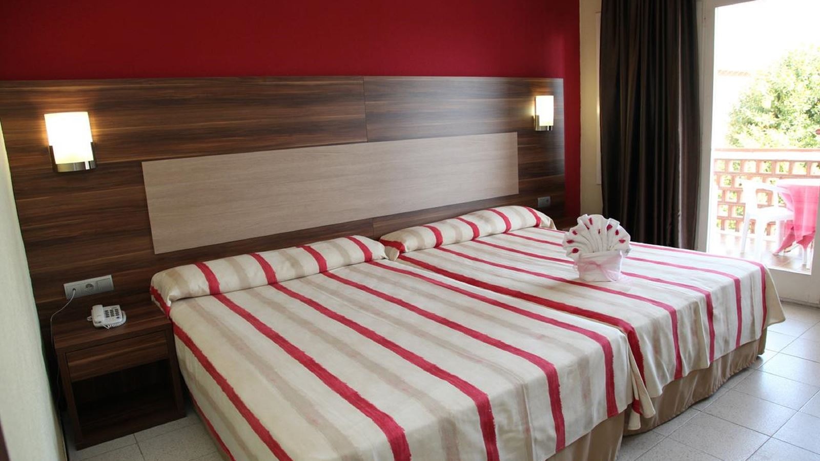 rooms-room-standard-lateral-sea-view