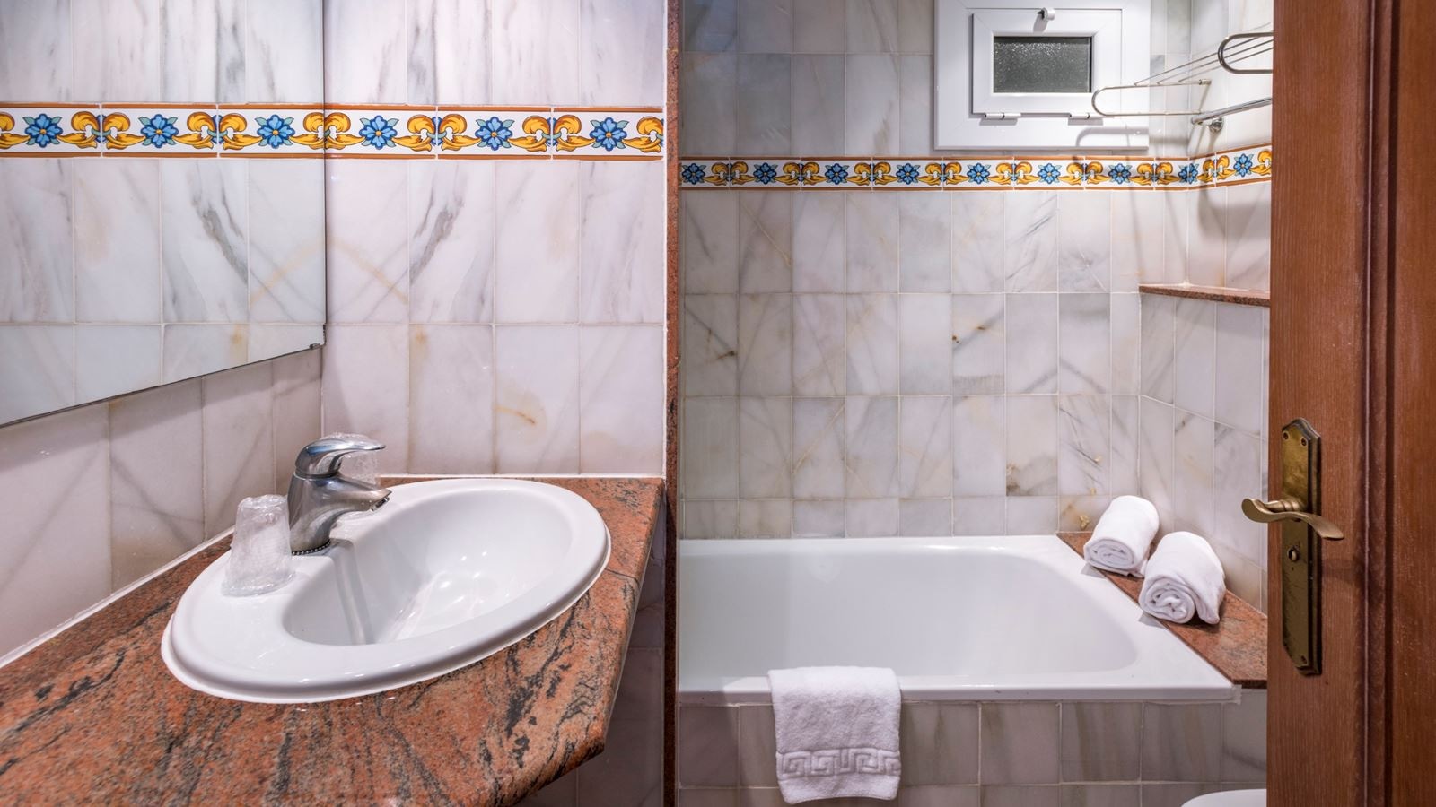 rooms-double-standard-room-balcony-or-terrace