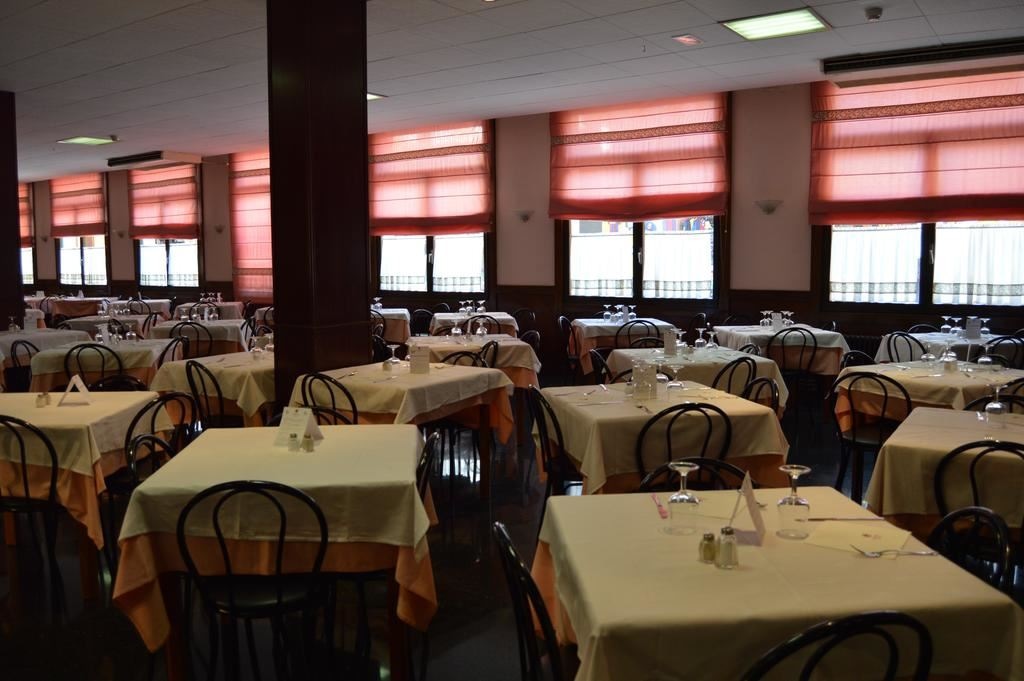 restaurants-restaurant