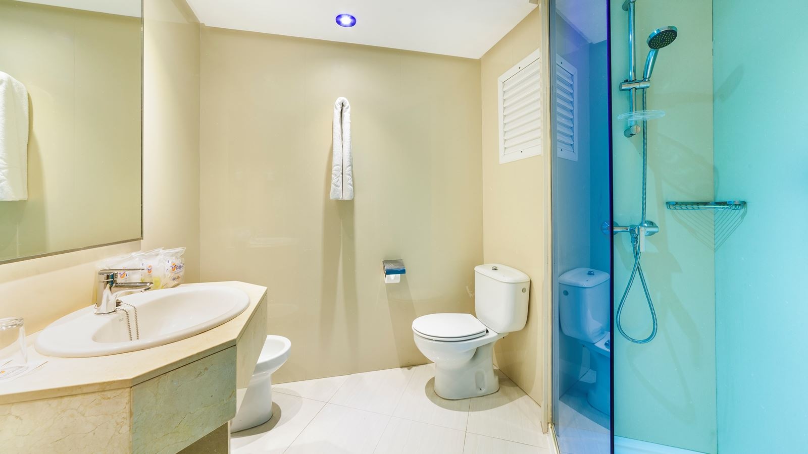 rooms-family-room-sea-view