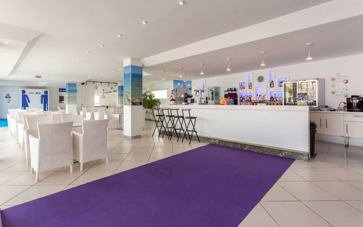 bars-poolside-snack-bar