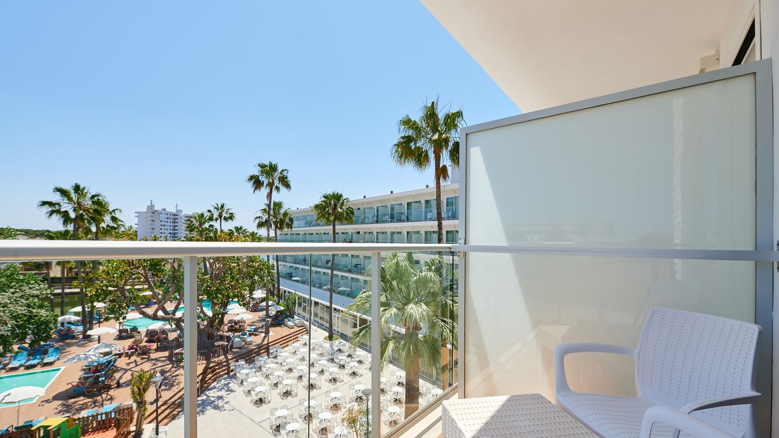 rooms-family-balcony-or-terrace