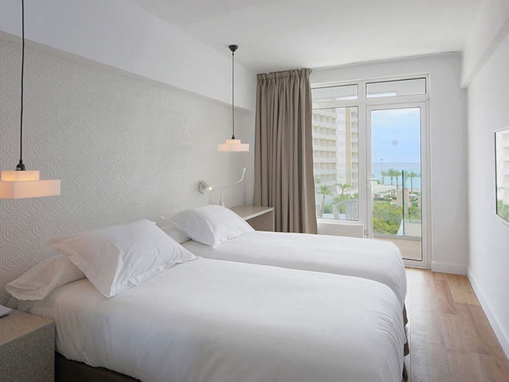 rooms-double-premium-partial-sea-view--with-balcony