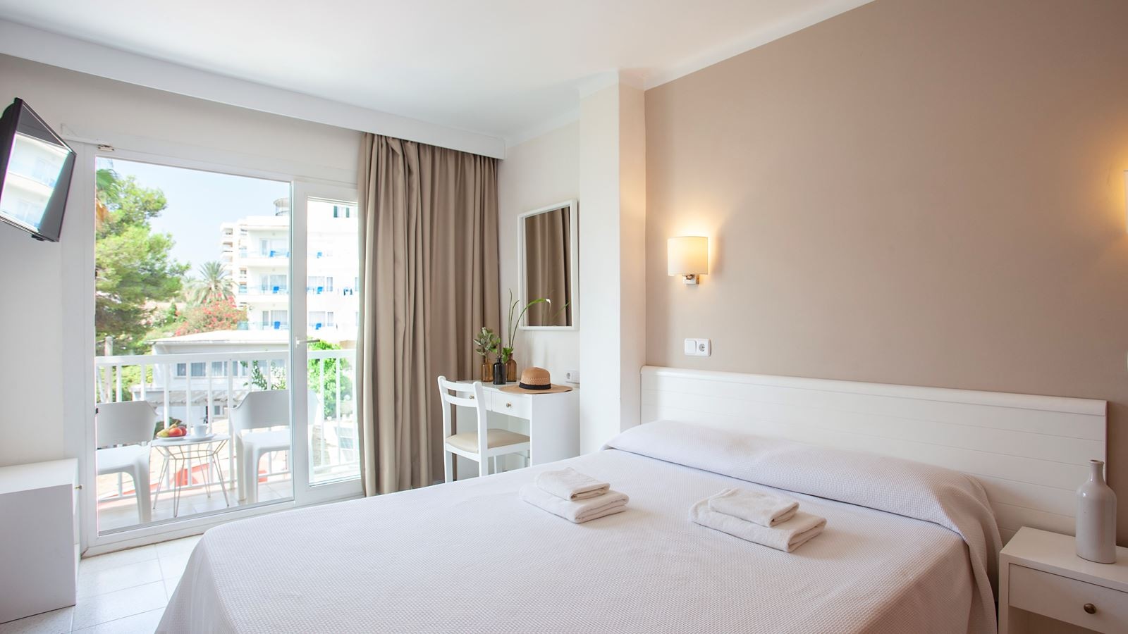 rooms-double-standard-with-balcony