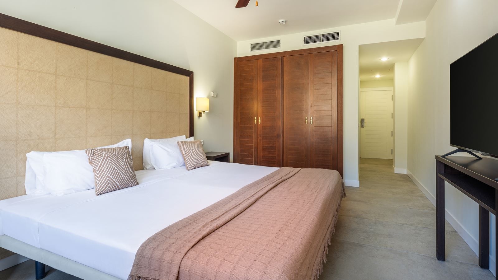 rooms-double-standard-room-with-balcony-or-terrace-dbl