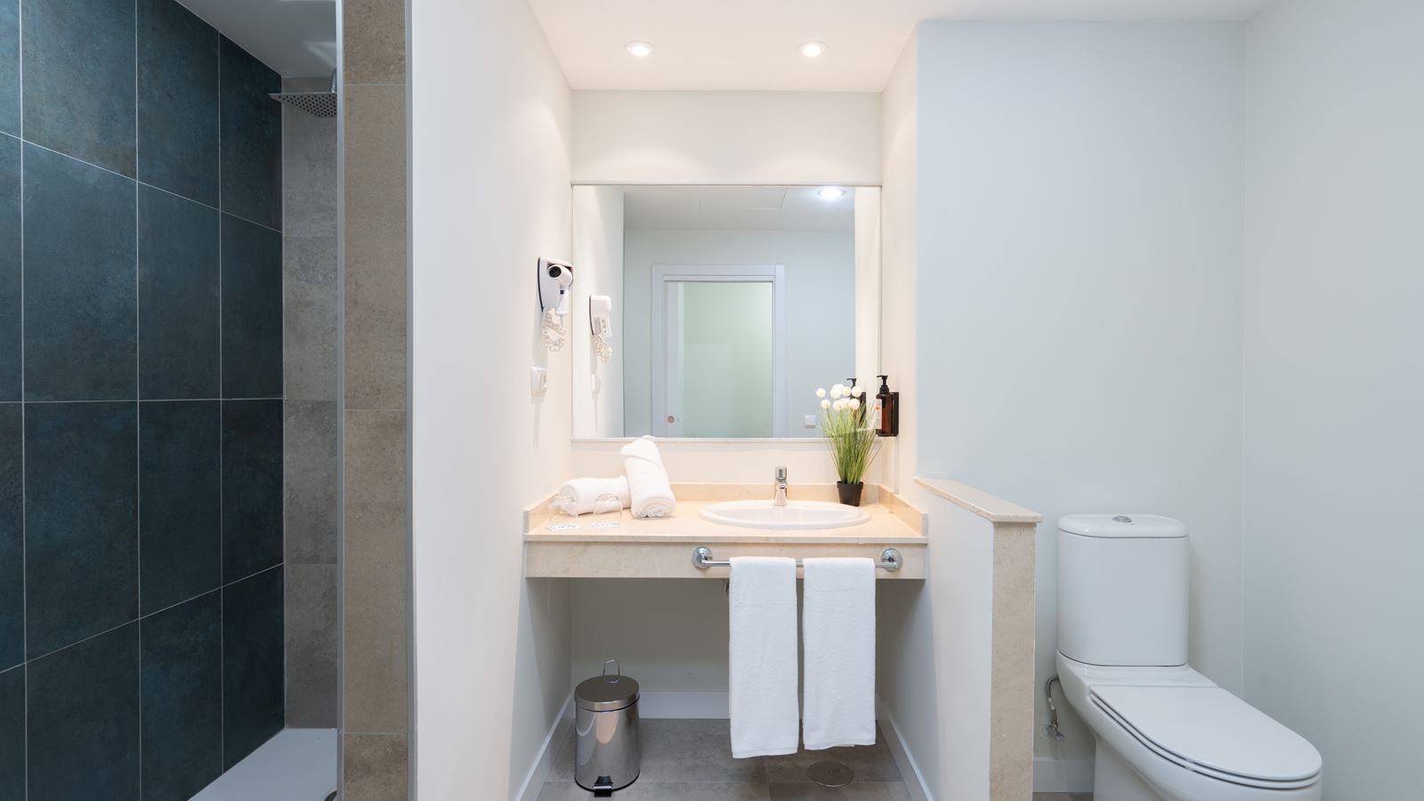 rooms-double-standard-room-with-balcony-or-terrace-dbl