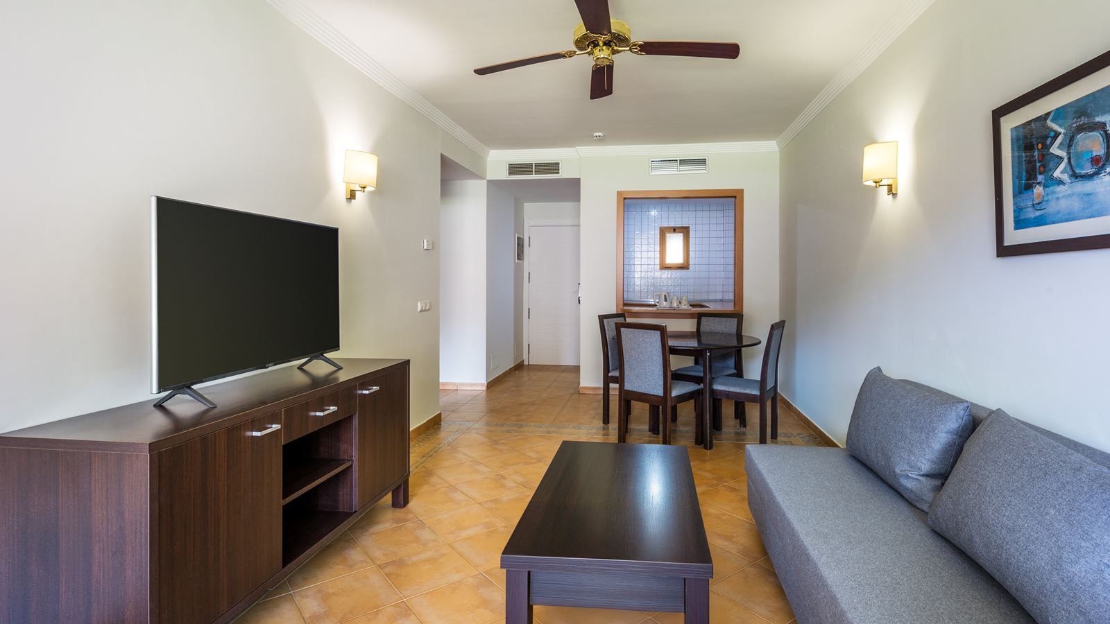 rooms-family-room-with-balcony-or-terrace-fme