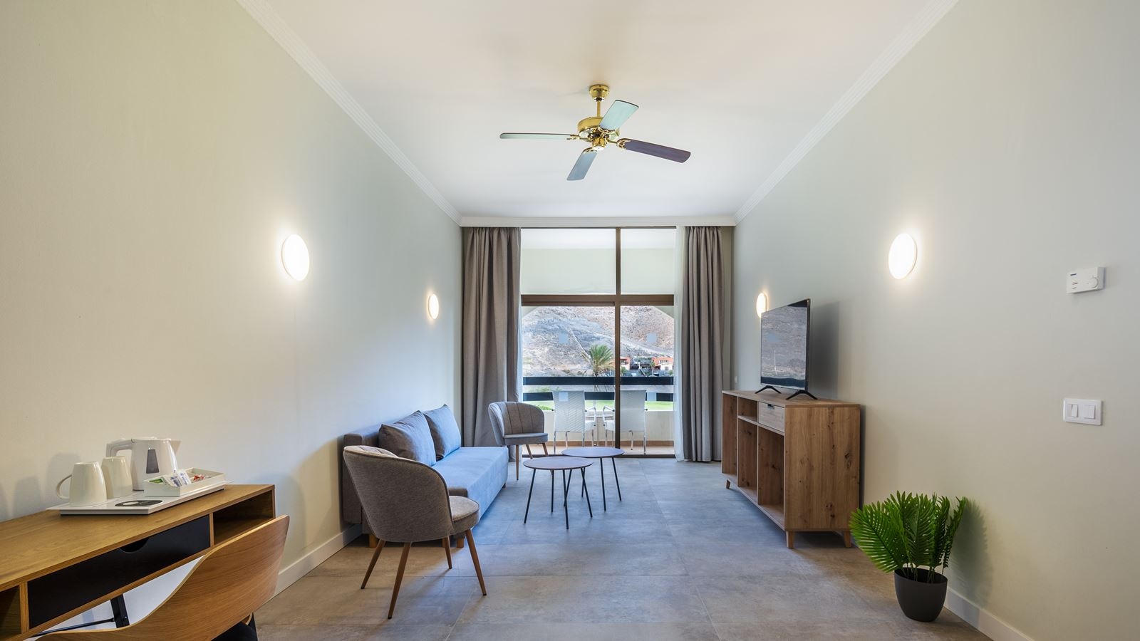 rooms-family-room-deluxe-with-balcony-or-terrace-fxe