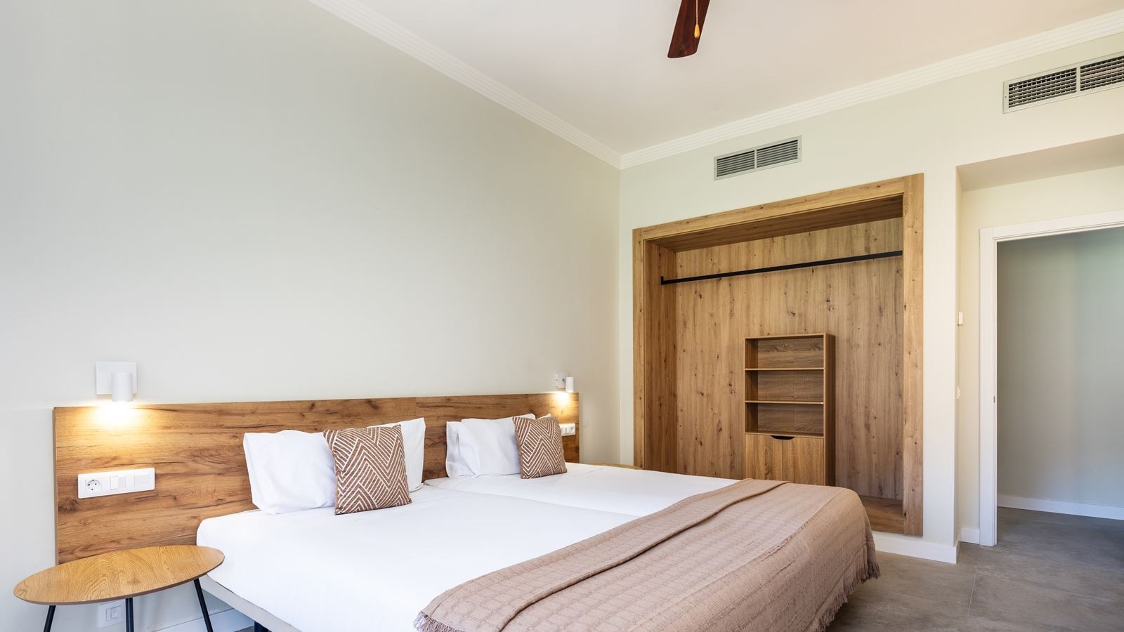 rooms-family-room-deluxe-with-balcony-or-terrace-fxe