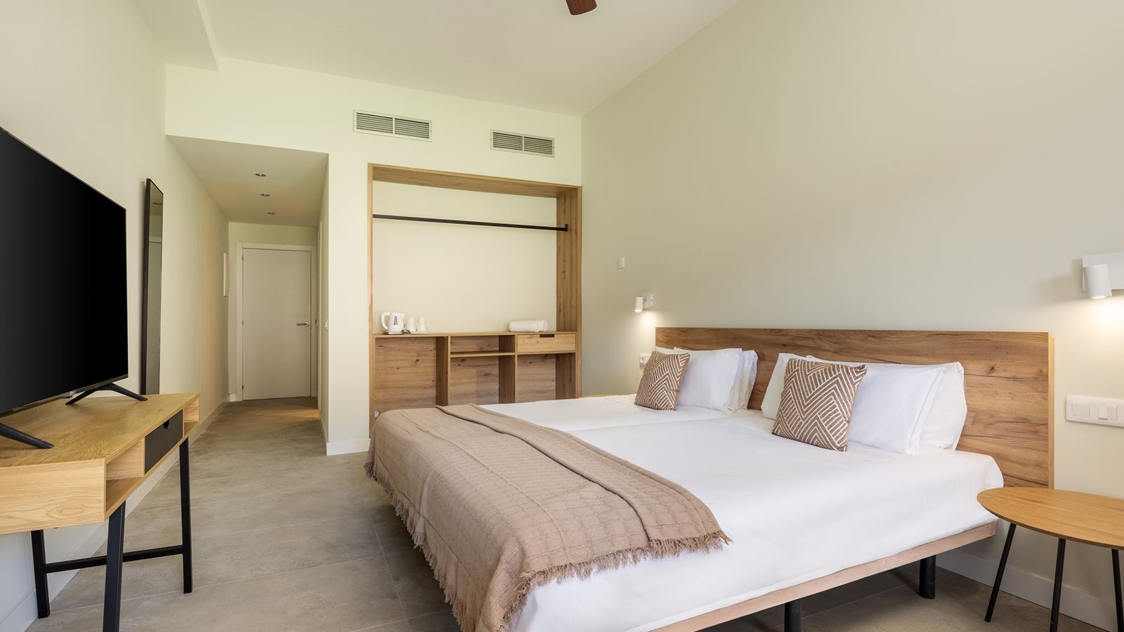 rooms-family-room-deluxe-with-balcony-or-terrace-fxe