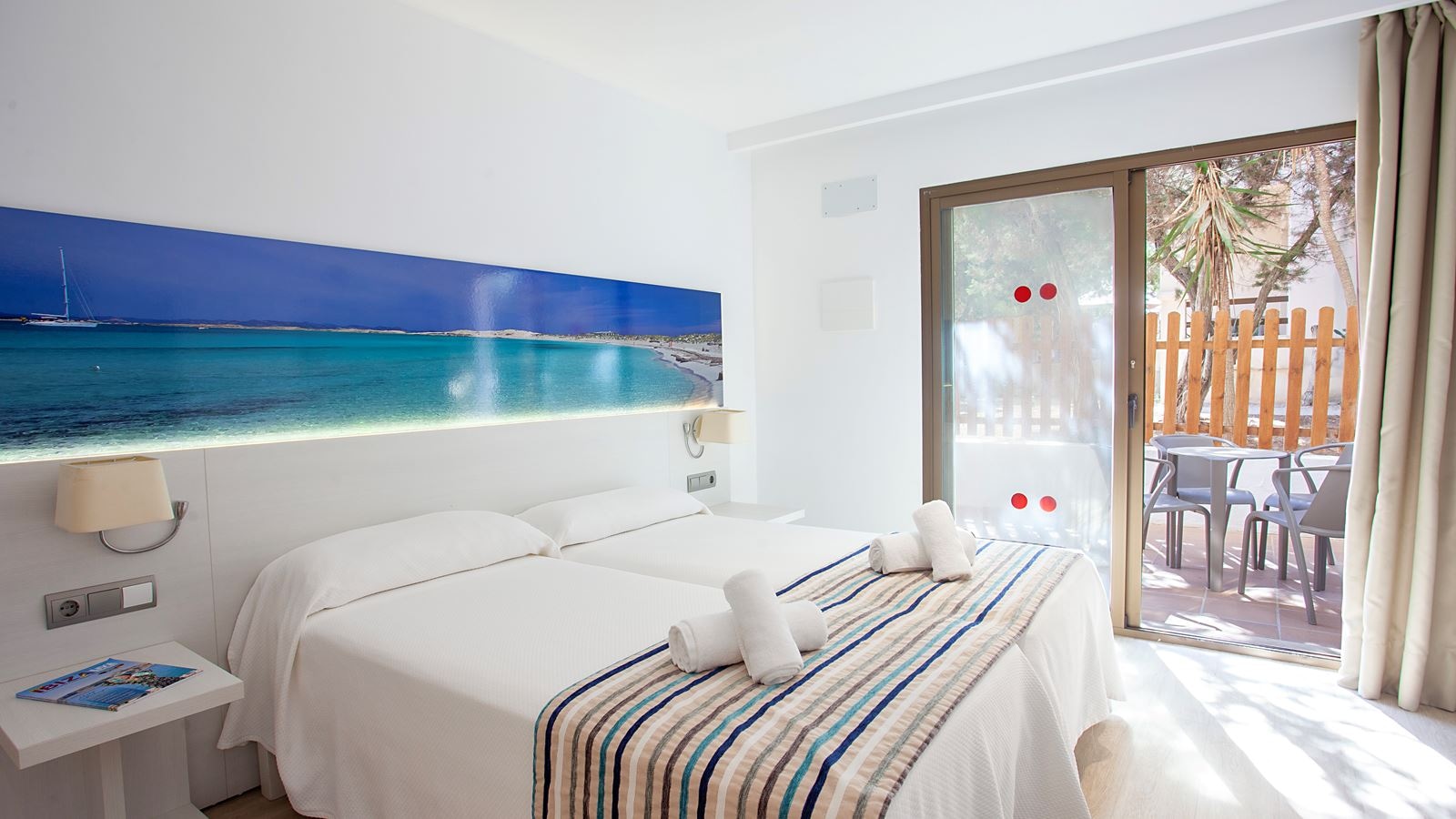 rooms-quadruple-room