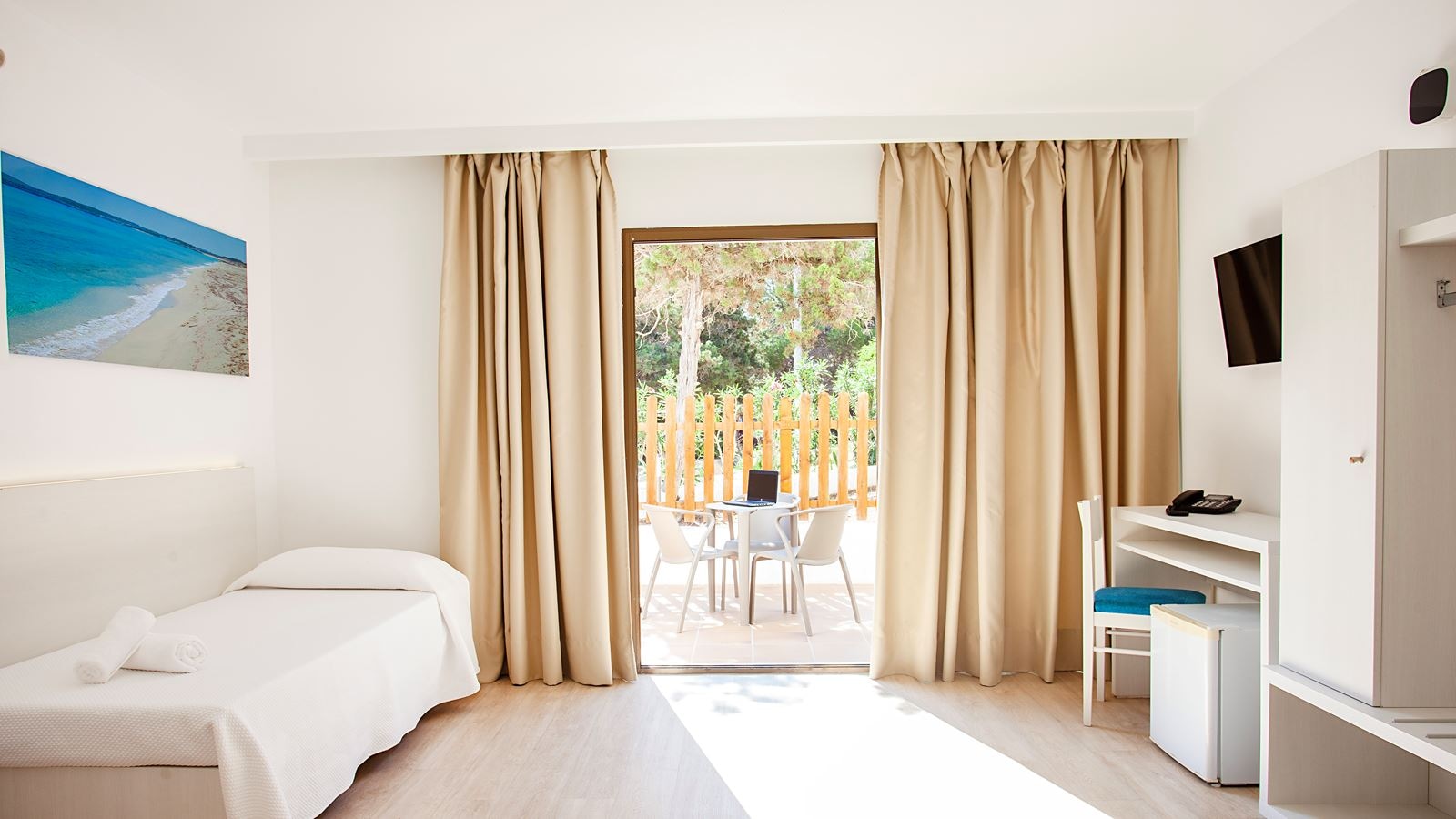 rooms-quadruple-room