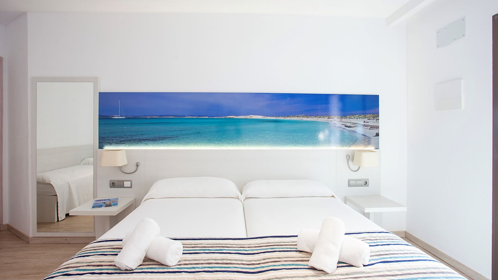 rooms-quadruple-room