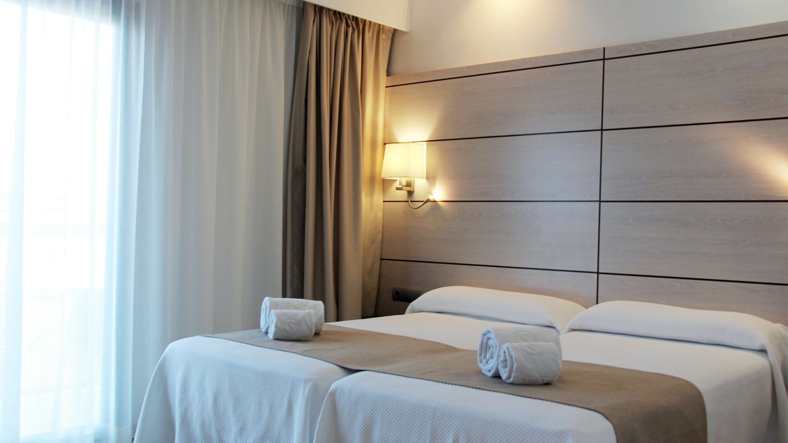 rooms-superior-twin-room