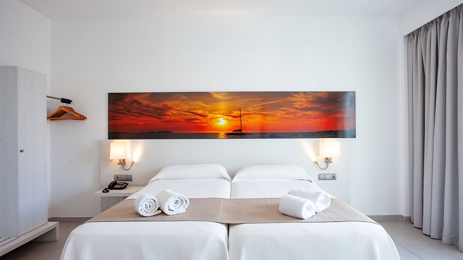 rooms-quadruple-room