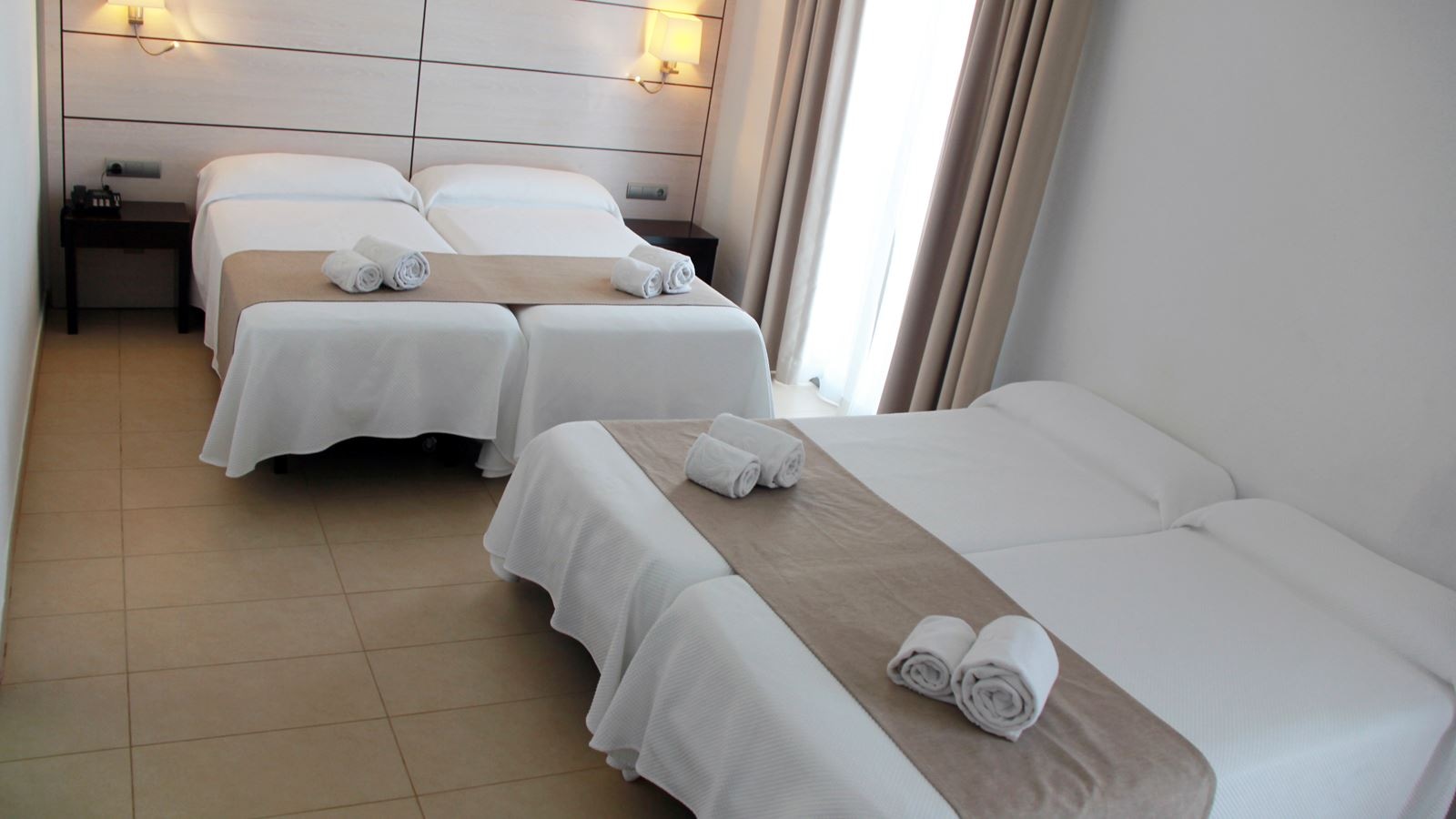 rooms-quadruple-room