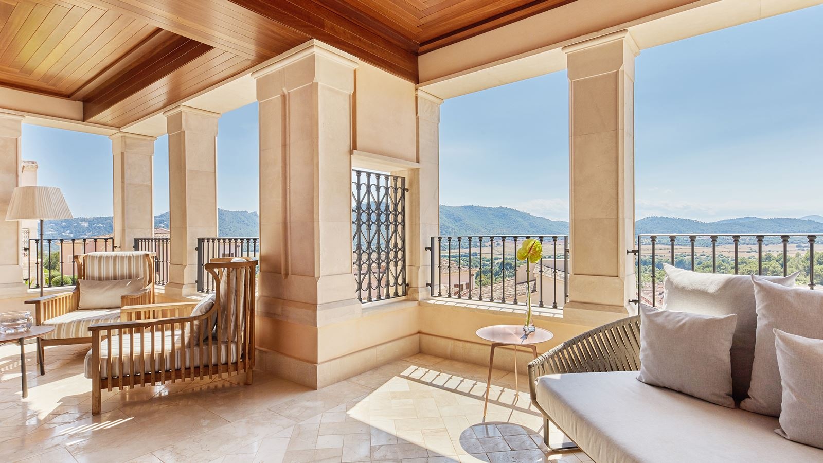 rooms-grand-suite-view