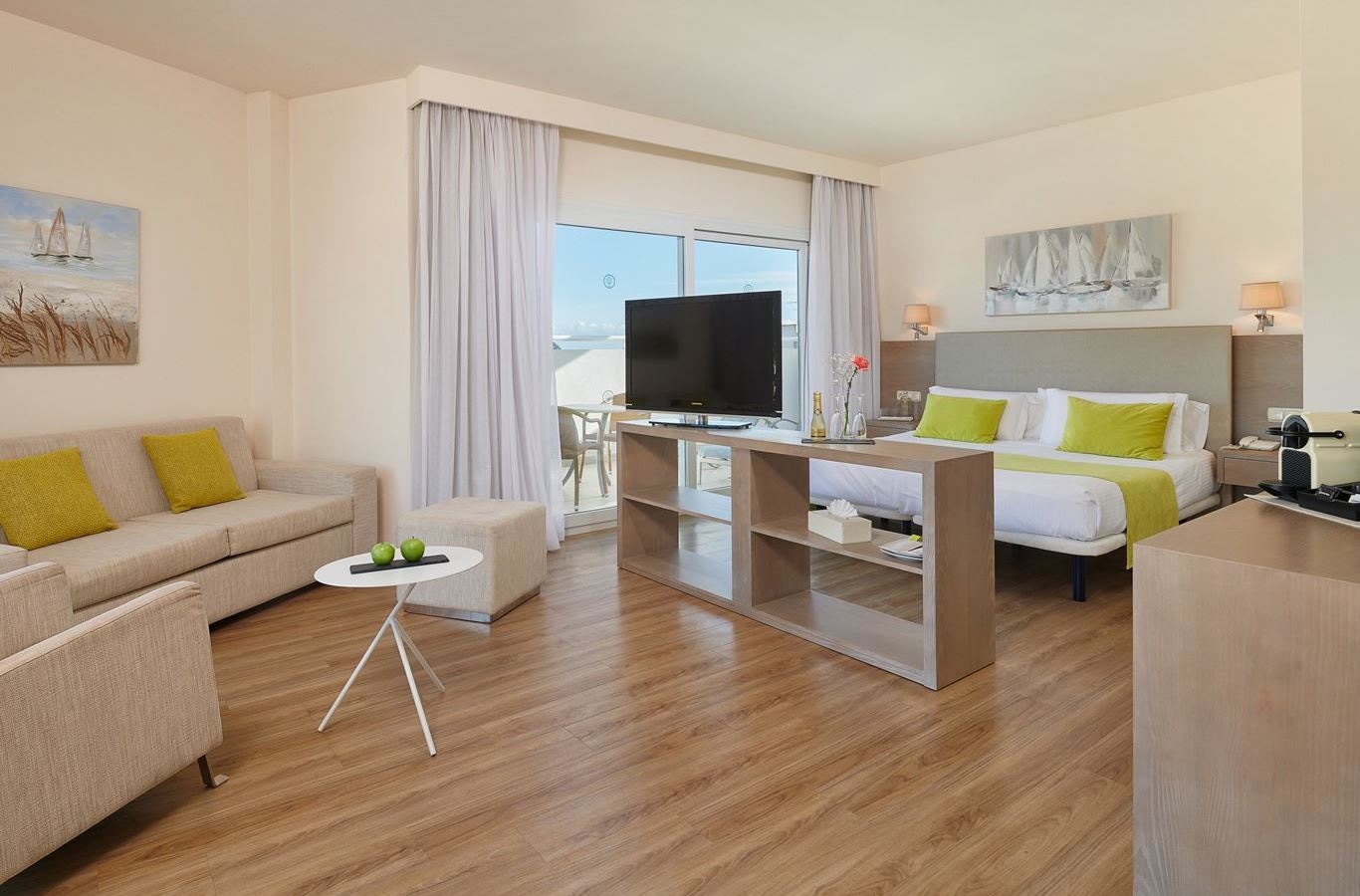 rooms-junior-suite-lateral-sea-view