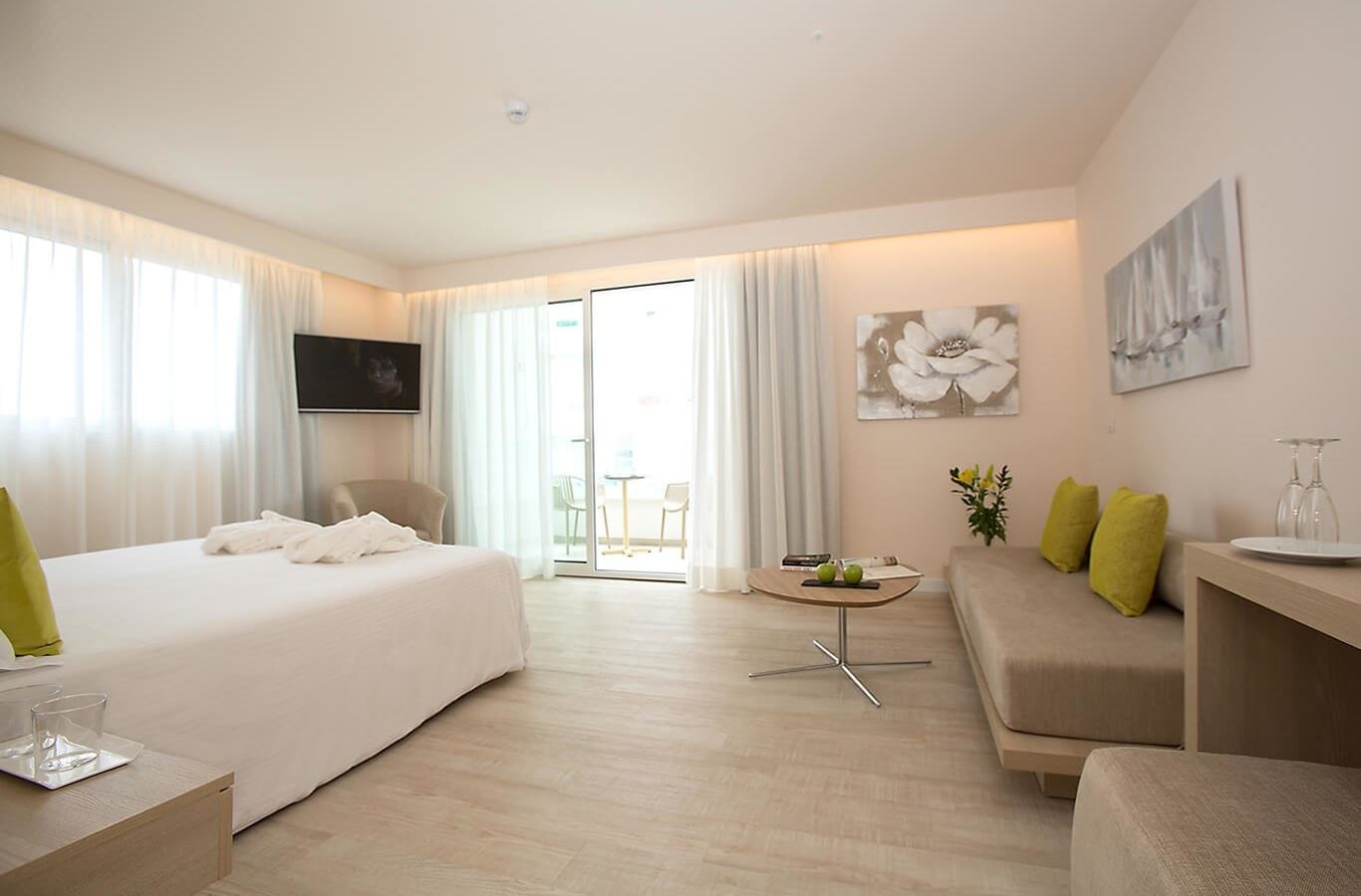 rooms-junior-suite-lateral-sea-view