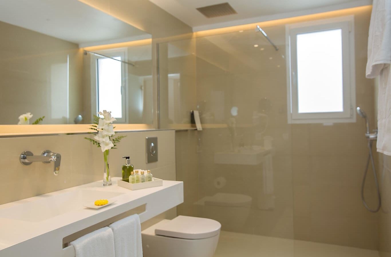 rooms-junior-suite-lateral-sea-view