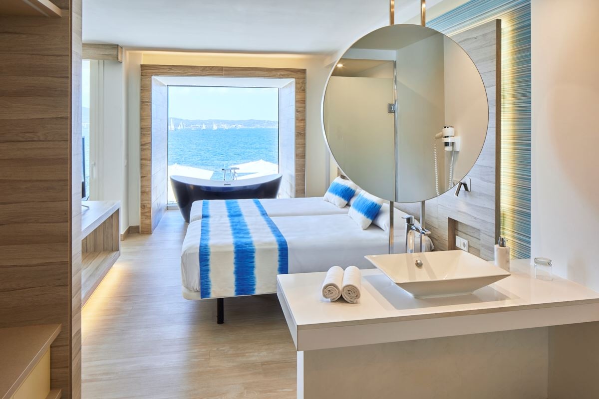 rooms-suite-sea-view-2-pax