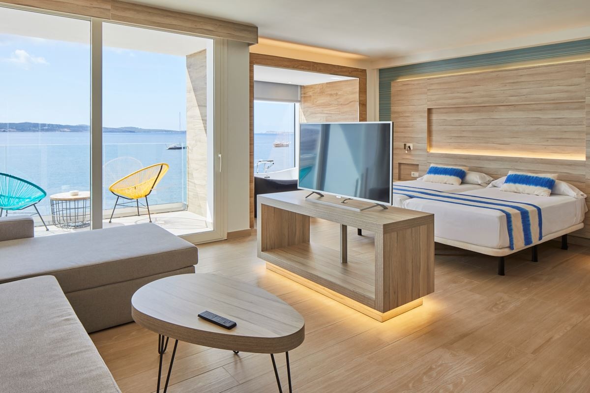 rooms-suite-sea-view-2-pax