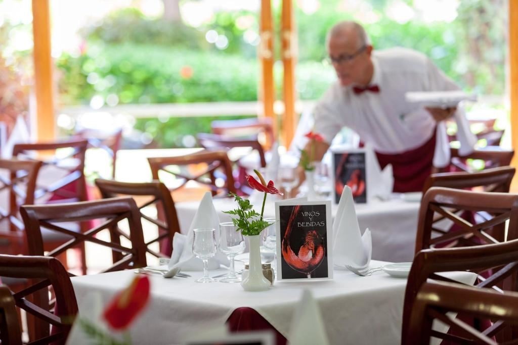 restaurants-restaurant