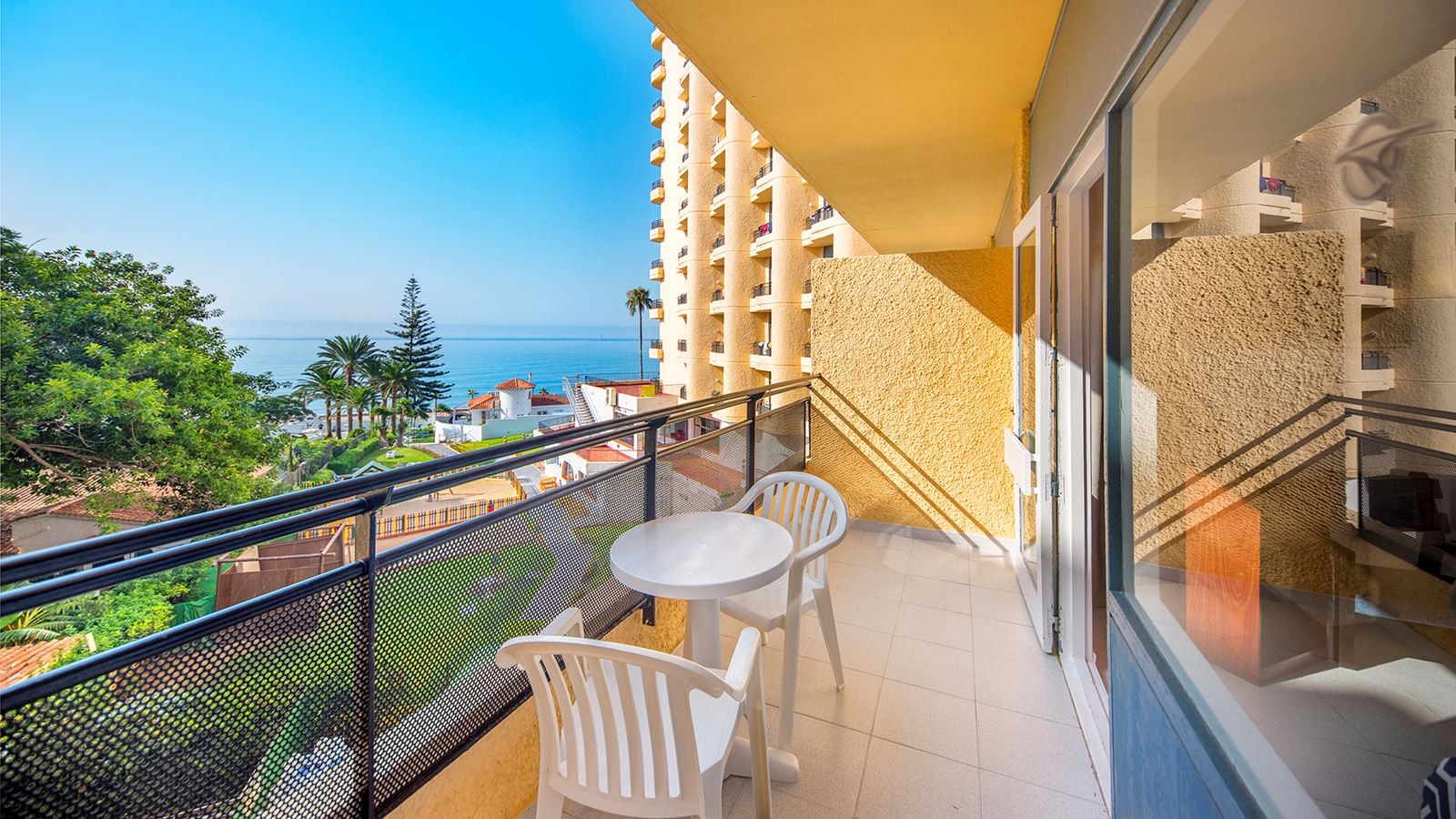 rooms-quadruple-room