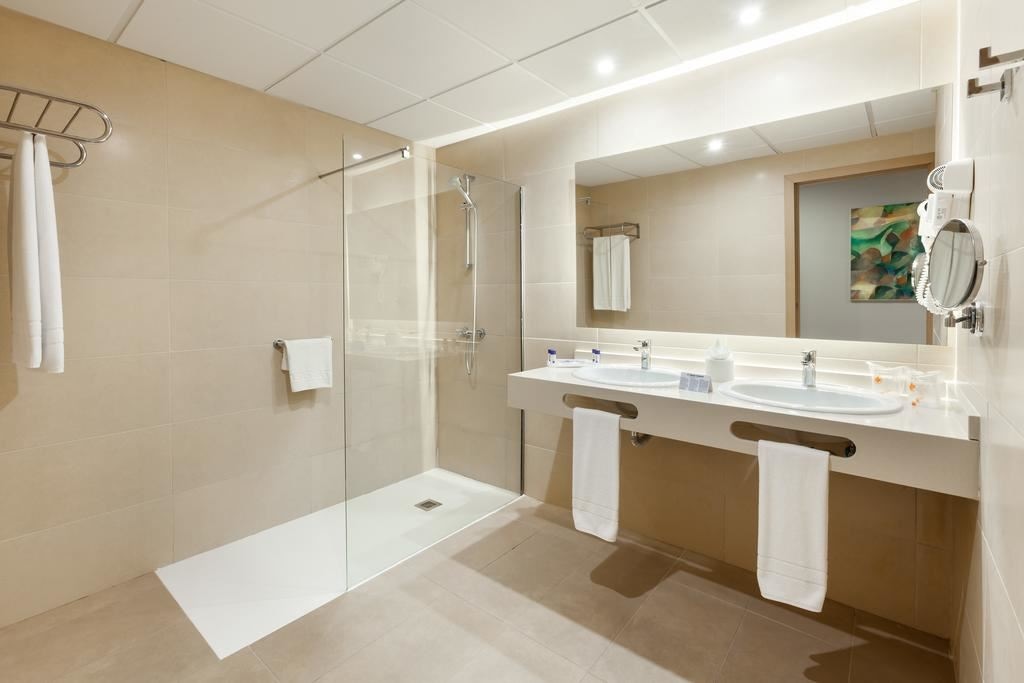 rooms-room-standard-pool-view--balcony-or-terrace