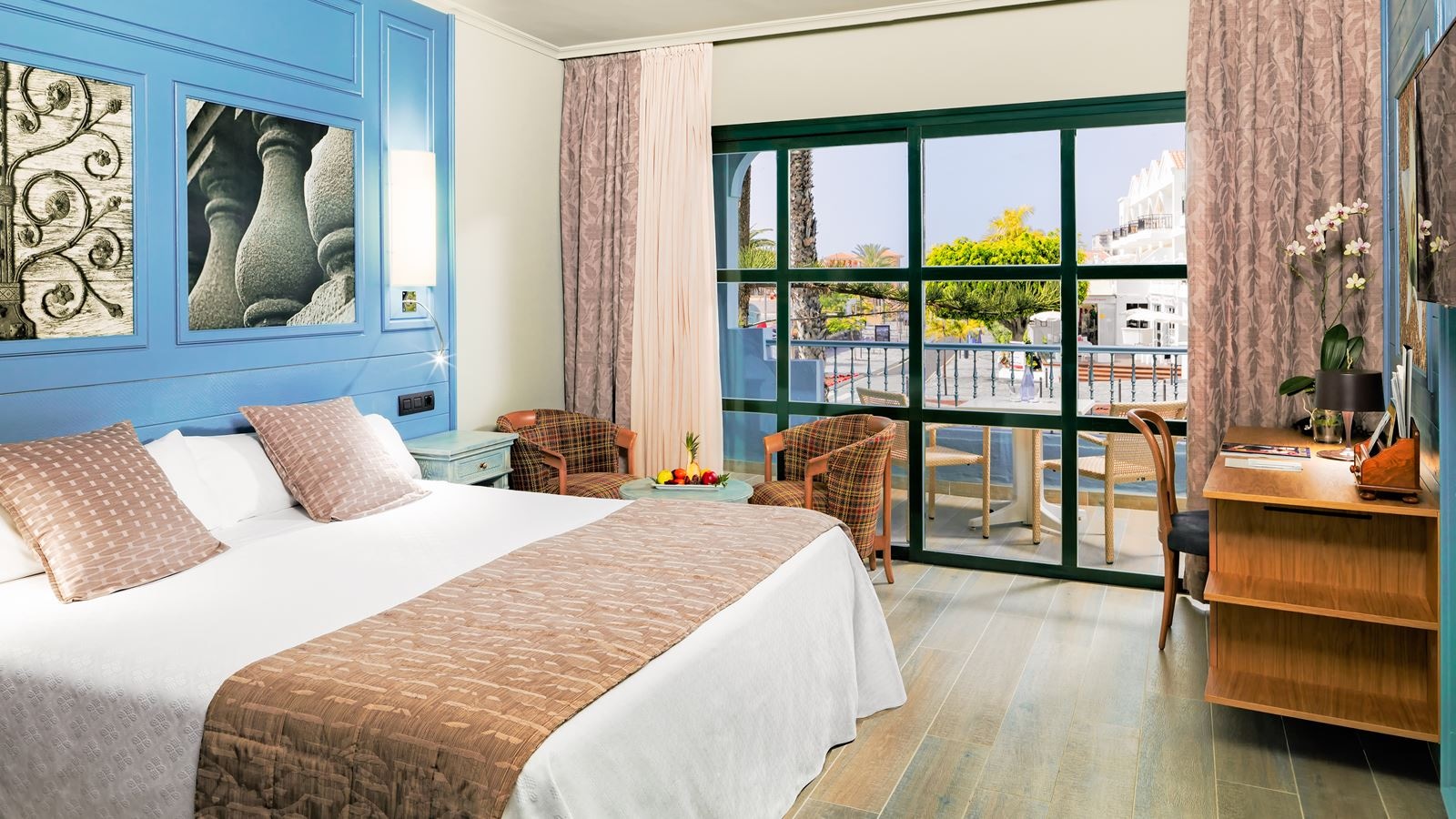 rooms-double-room-balcony-standard