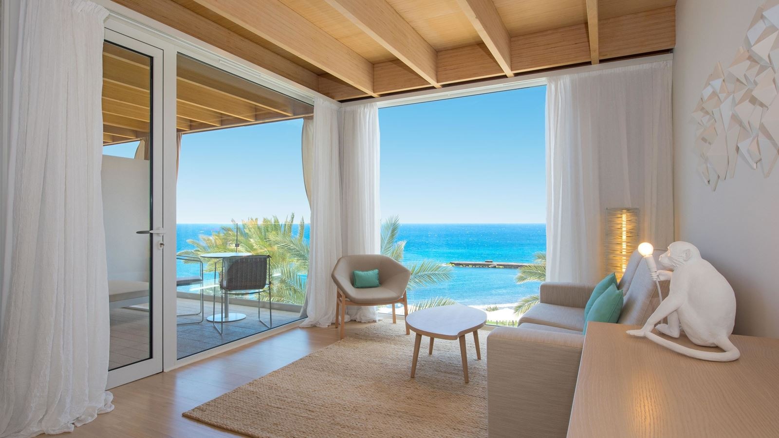 rooms-suite-sea-view-priority-location