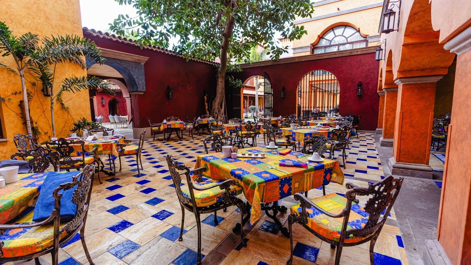 restaurants-restaurant