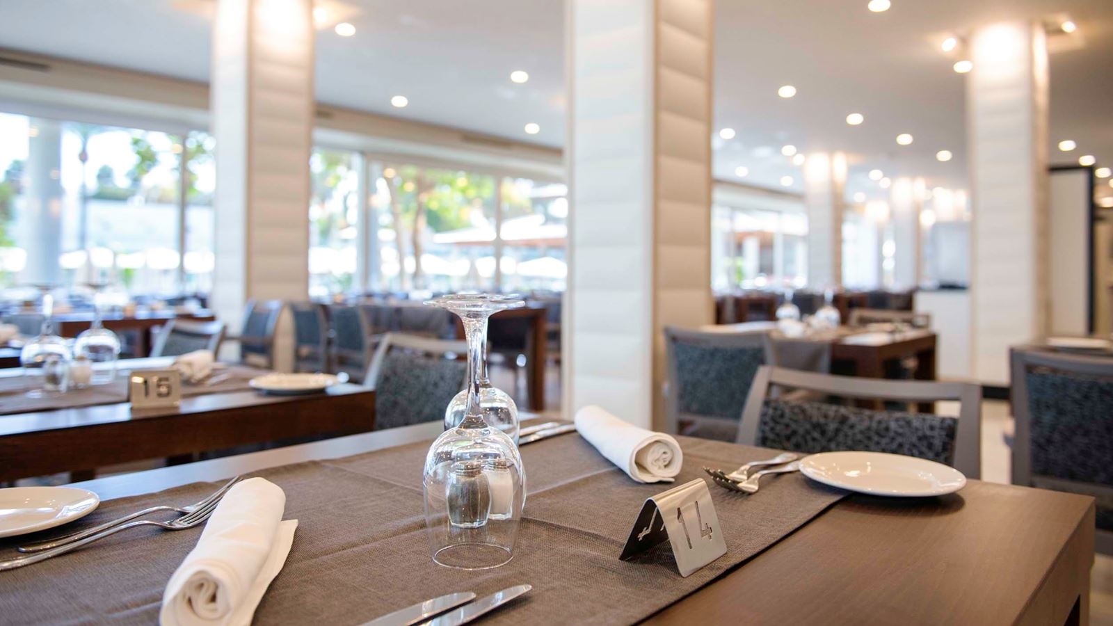 restaurants-restaurant