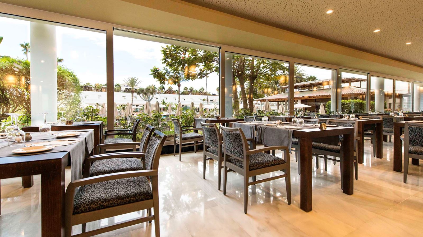 restaurants-restaurant