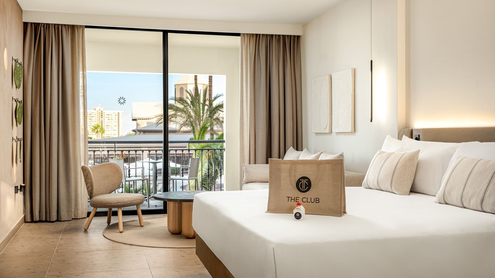 rooms-junior-suite-deluxe-club