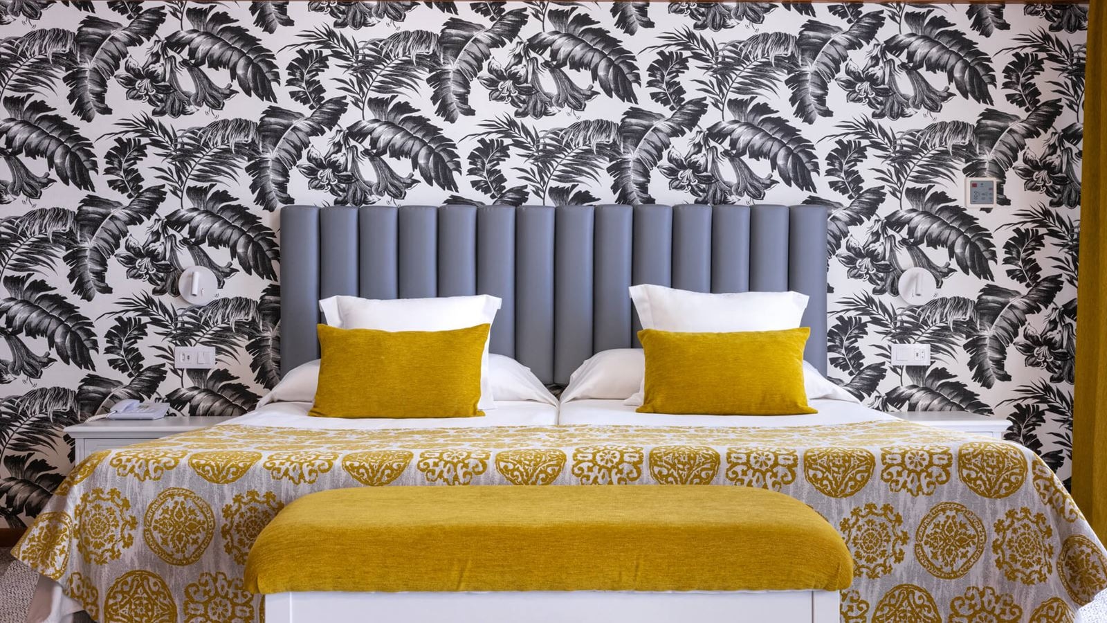 rooms-suite-sea-view-7th-floor-with-balcony-or-terrace-suitevmar