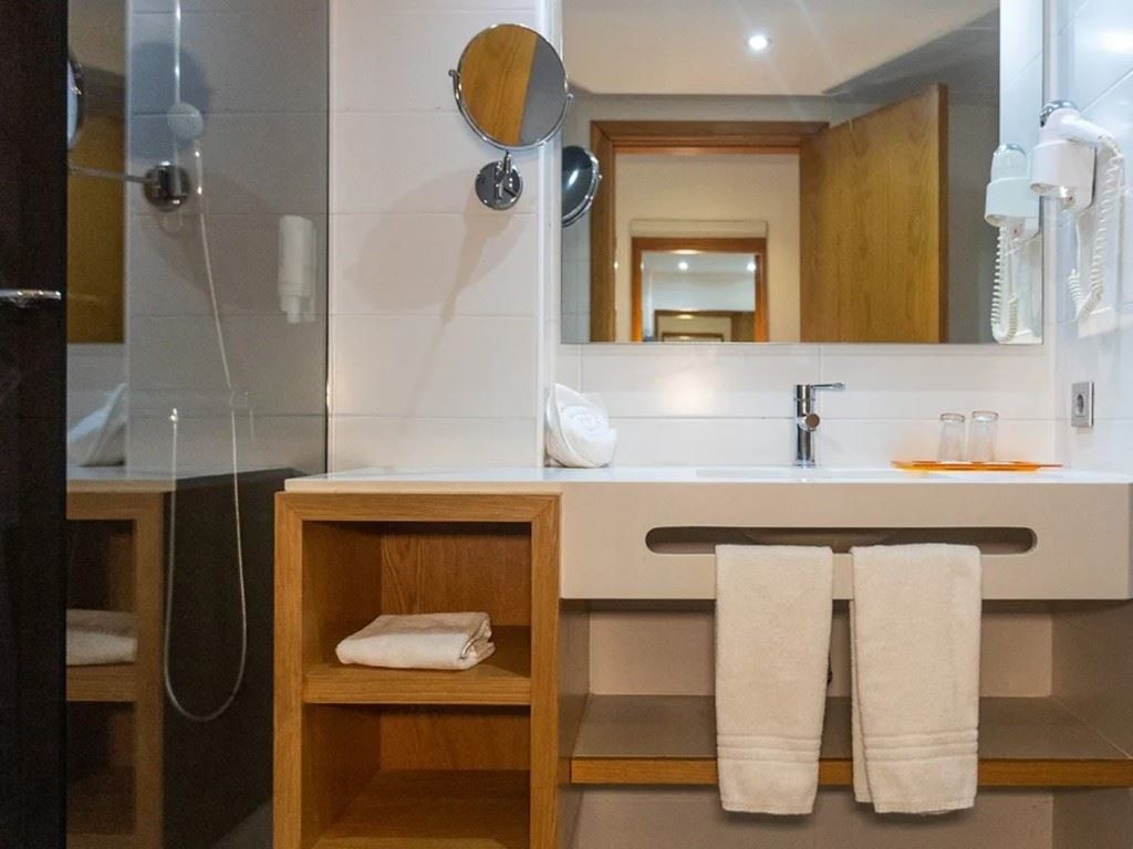 rooms-quadruple-room--balcony-or-terrace