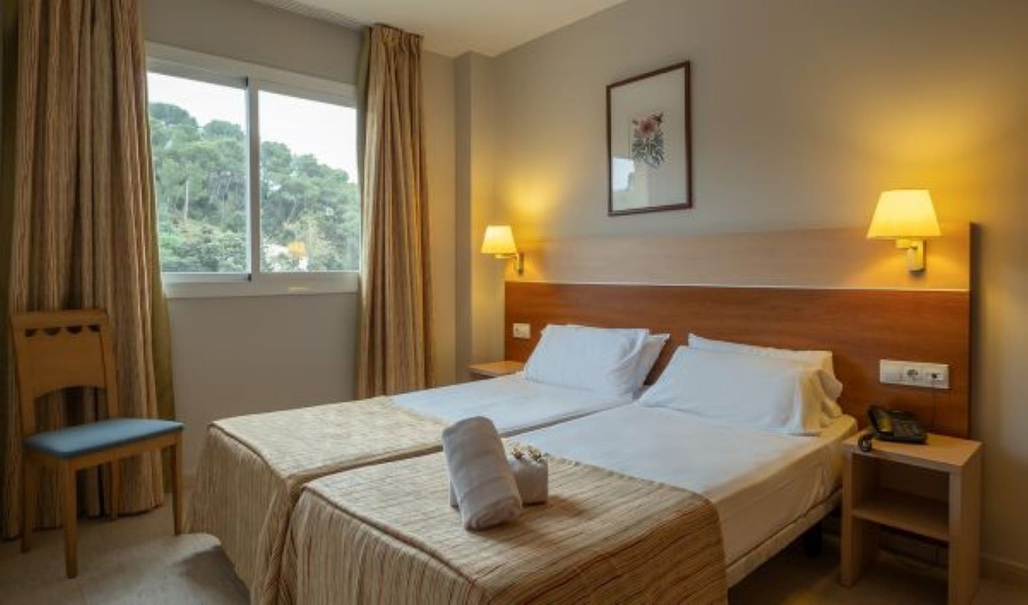 rooms-apartment-pool-view