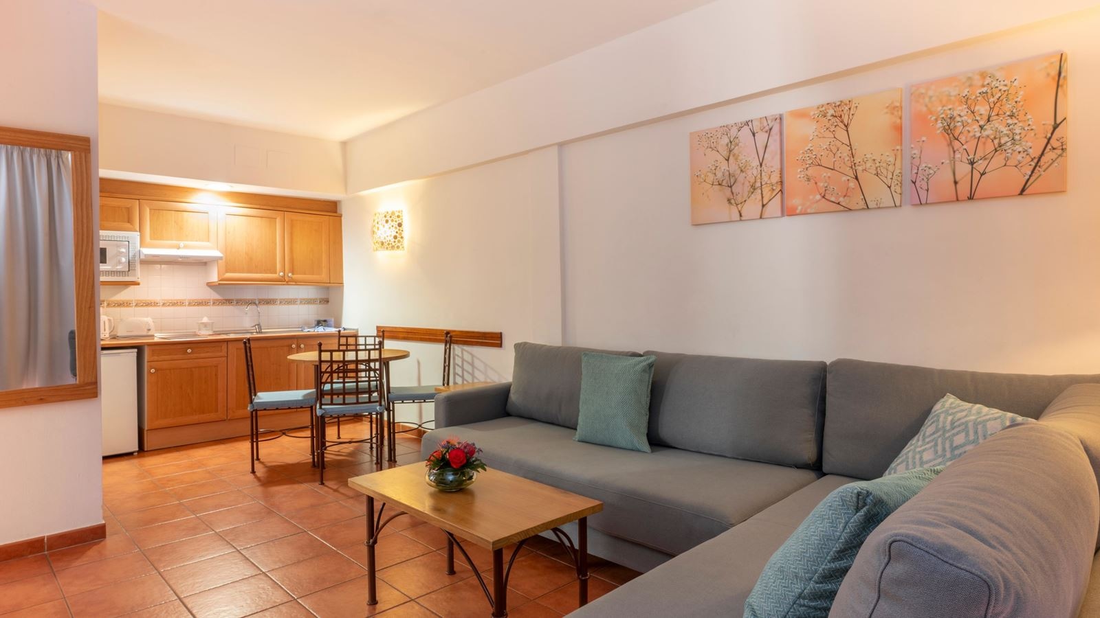 rooms-bungalow-interconnected-1-bedroom-with-terrace