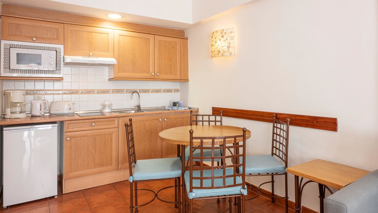 rooms-bungalow-interconnected-1-bedroom-with-terrace